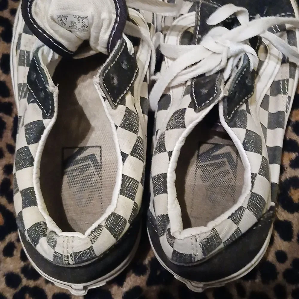 Vans Sneakers Mens Size 4 Womens Size 5.5